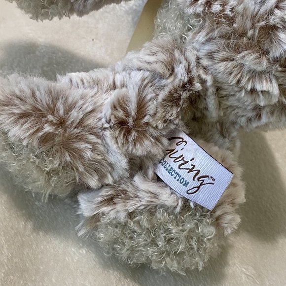 DEMDACO 2020 Giving Bear 9" Children's Plush Stuffed Animal Toy Lovey SOFT! - Picture 2 of 8